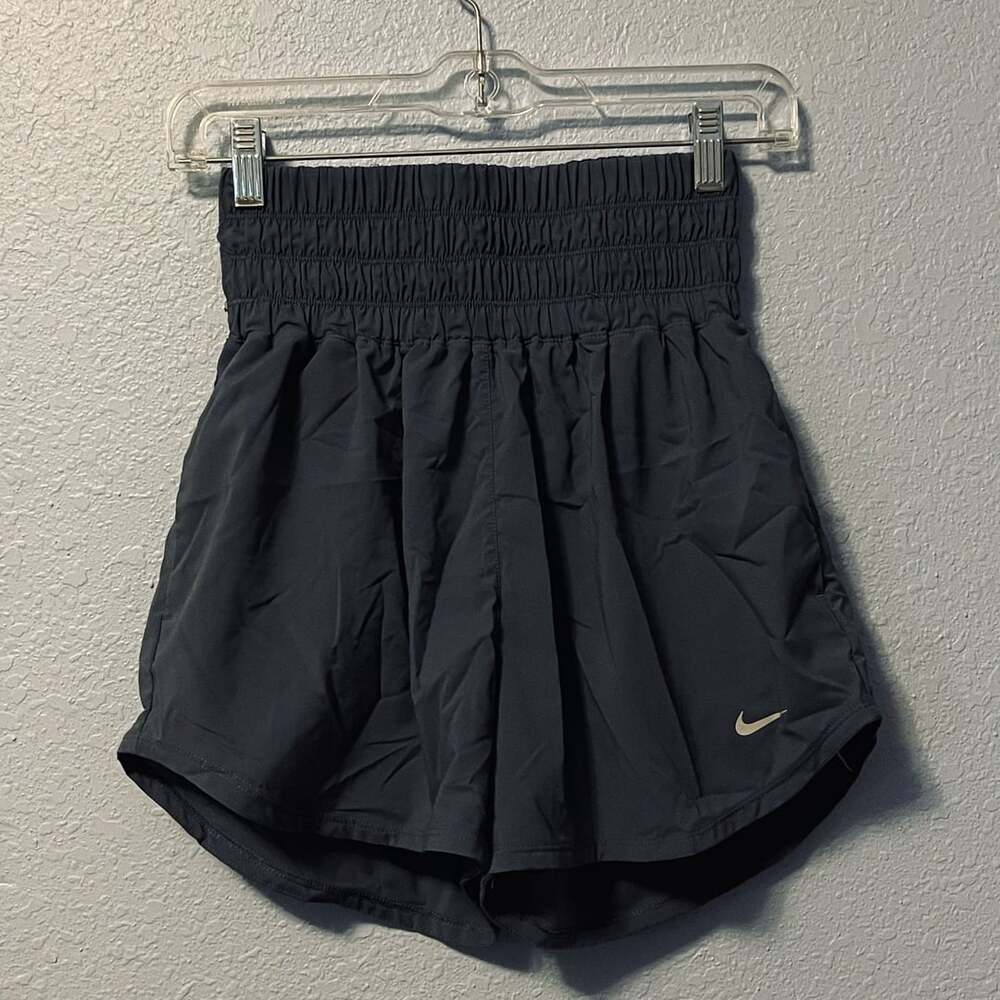 Nike One M Medium Women's Dri-FIT Ultra High-Waisted Brief-Lined Athletic Shorts